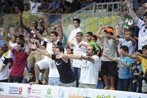 الجماهير تشجع بحماس طوال الدورة
