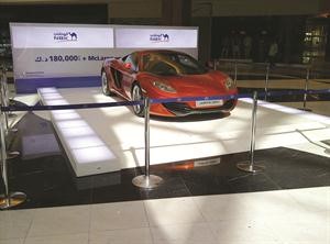 «الوطني» يعرض «McLaren2012» الفاخرة في مول 360