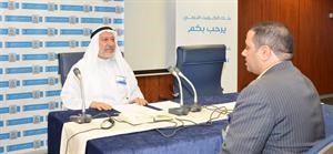 احد المشاركين في المسابقة الرمضانية خلال تلاوته القران الكريم
