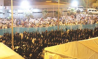 الاف المصلين يؤدون صلاة التهجد في ليلة السابع والعشرينقاسم باشا