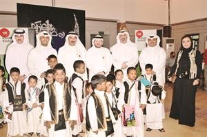 مسؤولو الوطنية للاتصالات في لقطة جماعية مع الاطفال في بيت لوذان ﻿