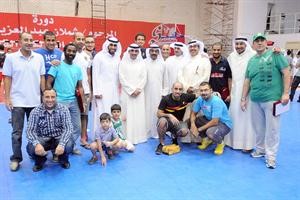اللجنة المنظمة للبطولة في لقطة تذكارية