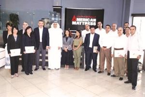 لقطة تذكارية لاداريي الشركة والمشاركين بالدورة التدريبية