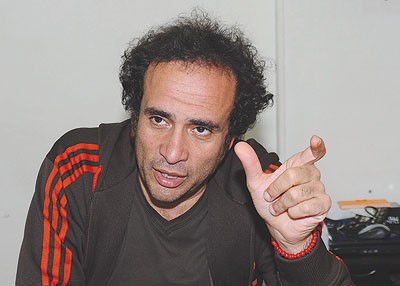 دعمرو حمزاوي