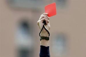 إيقاف لاعب هدد حكماً بالقتل في سويسرا