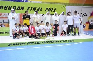 الشيخ جابر المبارك يتوسط ابطال البراعم
