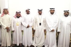 وكيل وزارة الاوقاف وليد الشعيب توسط موظفي زين وعددا من مسؤولي المساجد