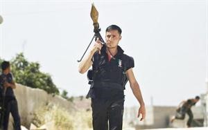 صورة مقاتل الجيش الحر التي اجتاحت الانترنت