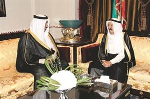 صاحب السمو الامير الشيخ صباح الاحمد مستقبلا سمو الشيخ جابر المبارك﻿