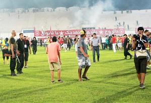 هرج ومرج داخل الملعب في مباراة الترجي والنجم افپ

