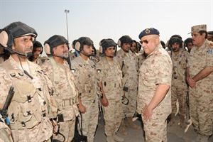 الفريق الركن خالد الجراح متحدثا الى عدد من منتسبي القوات المسلحة﻿