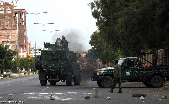 مقتل قائد في اللجان الشعبية المؤيدة للجيش في هجوم انتحاري بجنوب اليمن