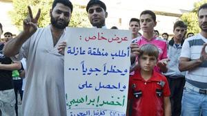 احدى اللافتات التي رفعها المتظاهرون في كفر نبل 