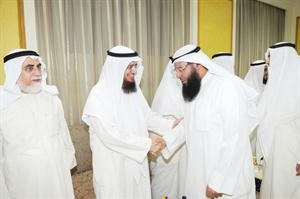 العيسى في مقدمة مستقبلي المهنئين﻿