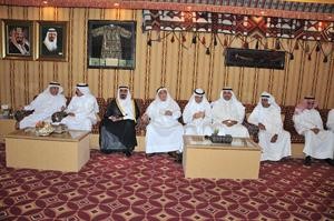 سعد الخنفور وعدد من مهنئي السفير الفايز
