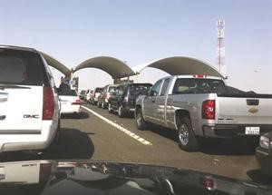الداخلية شغلت كامل الكبائن في منفذ النويصيب لانجاز معاملات المغادرين والقادمين﻿