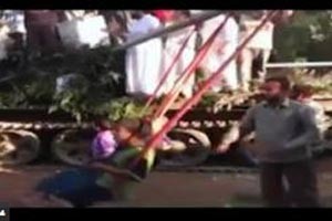  دبابة في حمص تحولت لأرجوحة عيد وشاركت بالتظاهر