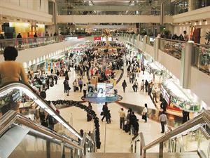 مطار دبي الدولي الأكبر في العالم