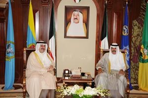 سمو نائب الامير وولي العهد الشيخ نواف الاحمد مستقبلا الشيخ احمد الحمود
