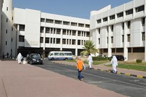 احد مداخل مجمع الوزارات وهدوء تام
