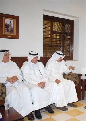 ماحمد المنفوحي وعدد من الحضور﻿