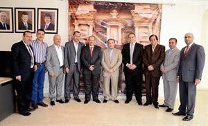 الخالدي والهمشري يتوسطان جانبا من الحضور﻿