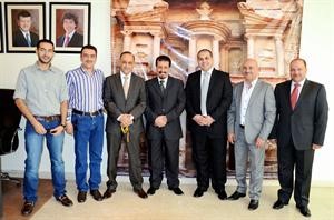 الزميل انور ضيف الله والخالدي وعدد من المهنئين﻿