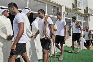 توديع الشباب المشاركين في الرحلة﻿