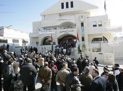 صحافيو الأردن يتوعدون الحكومة بالتصعيد ما لم تسحب مشروع قانون المطبوعات
