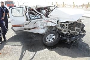 جثة المواطن بداخل السيارة قبل نقلها من موقع الحادث﻿
