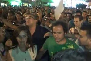 بسمة تتعرض للتحرش في مظاهرة المثقفين بوسط البلد امام زوجها عمرو حمزاوي