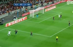بالفيديو .. رونالدو يتلاعب ببيكيه أكثر من مرة