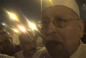 أول «بوعزيزي» مصري بعد الثورة يحرق نفسه لظلمه في العمل.. وبالفيديو.. شيخ الطريقة العزمية: قادة الإخوان يهود وماسونيين