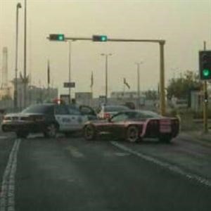 دوريات الامن بعد توقيفها المركبة﻿