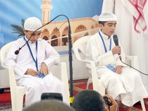 محمد ايوب وابومسلم شريف يتلوان القران في مسجد جابر العلي
