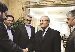 الشرع مستقبلا الوفد الايراني	رويترز﻿