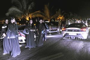 سيارات السعوديين اثناء عرضها
