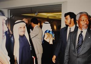 بدر المديرس مع مع الامين العام السابق للامم المتحدة كوفي انان