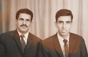 بدر المديرس واحمد محمد صالح العدساني في مرحلة الشباب
