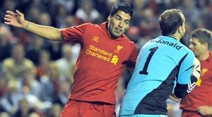 مهاجم ليفربول لويس سواريز مطالب بان يكون اكثر فاعلية افپ