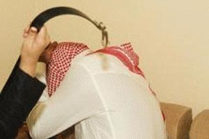 بدون عاق ضرب والده المسن في الفردوس ومصري كسر يد زوجته بسبب إنفاقها المفرط!