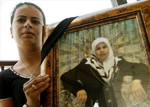 لبنانيون يشاهدون جثة والدتهم بالصدفة على التلفزيون