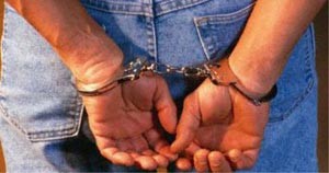 4 نساء وباعة انهالوا ضرباً على متحرش عربي في سوق الجمعة