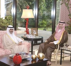الامير عبدالعزيز بن عبدالله بن عبدالعزيز خلال لقائه الشيخ ثامر الجابر