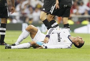 نجم ريال مدريد البرتغالي كريستيانو رونالدو سجل هدفين وتعرض لاصابة اجبرته على الخروج من المباراة اپ