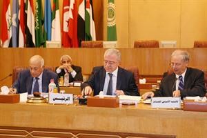 السفير خالد زيادة عقب تسلمه رئاسة الدورة		ناصر عبدالسيد﻿