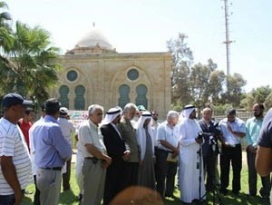 التصدي لمعرض خمور إسرائيلي بساحة مسجد بئر السبع