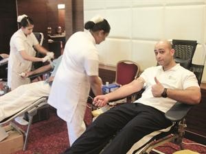 فندق المنشر روتانا ينظم حملة للتبرع بالدم