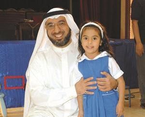 مع ابنته في حفل التخرج
