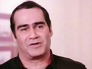 بلطجي يقتحم شقة سيد زيان ويصيب زوجته